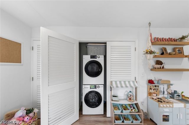 9248 Kincaid CT, Sanibel, FL 33957