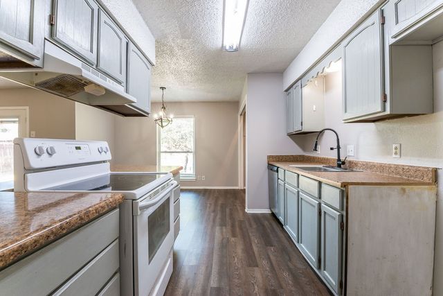 1108 Briar Court, Benbrook, TX 76126