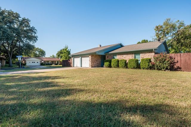 1108 Briar Court, Benbrook, TX 76126