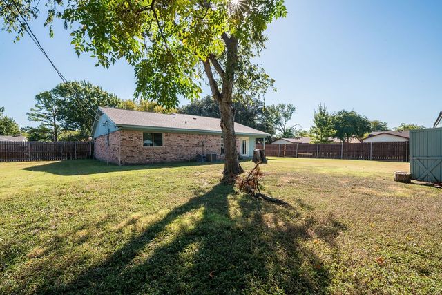 1108 Briar Court, Benbrook, TX 76126