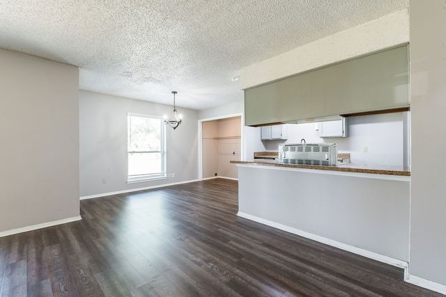 1108 Briar Court, Benbrook, TX 76126