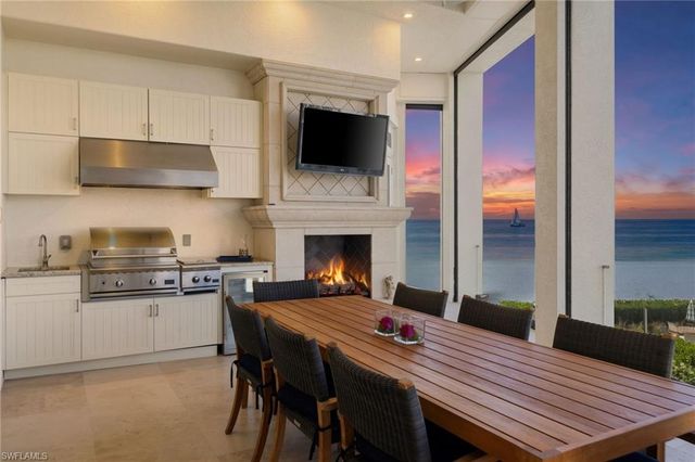 105 Felipe LN, Bonita Springs, FL 34134