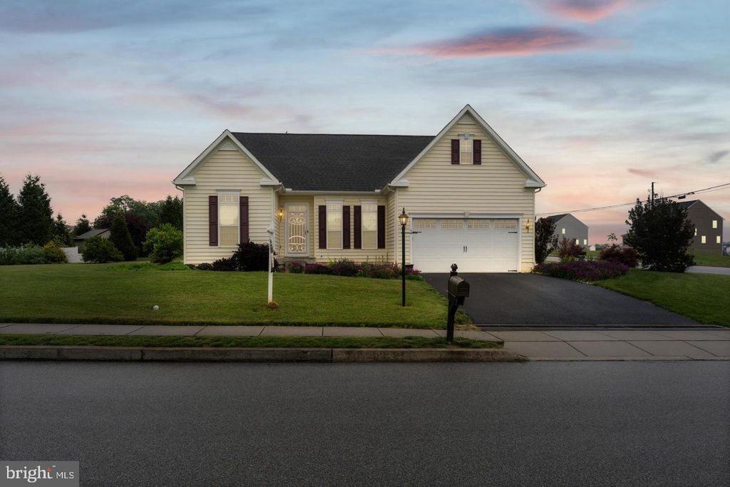 46 TYLER DR, Hanover, PA 17331