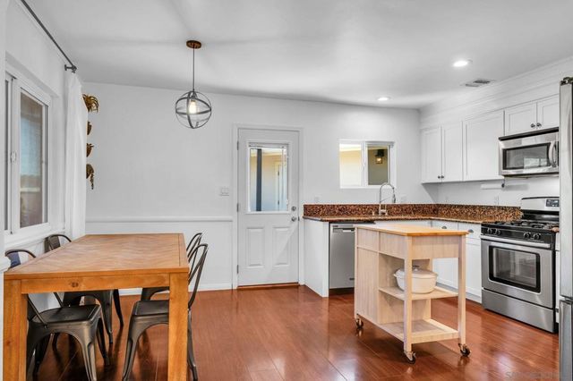 917 Chestnut St, Escondido, CA 92025