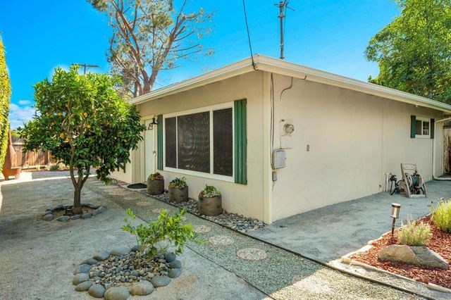 917 Chestnut St, Escondido, CA 92025