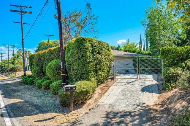 917 Chestnut St, Escondido, CA 92025