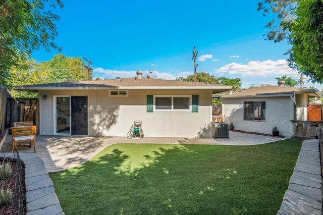 917 Chestnut St, Escondido, CA 92025