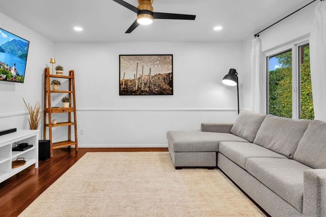 917 Chestnut St, Escondido, CA 92025