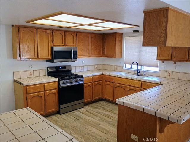 16594 Tenaja Road, Apple Valley, CA 92307