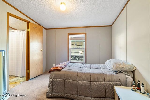 4614 Rivers Edge Dr, Charlestown, IN 47111