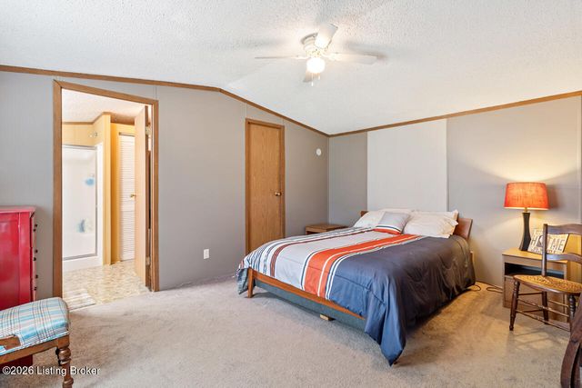 4614 Rivers Edge Dr, Charlestown, IN 47111