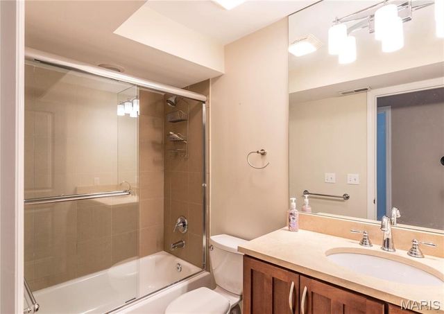 610 Forest 2, St Louis, MO 63105