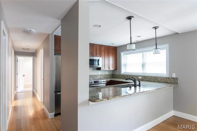 610 Forest 2, St Louis, MO 63105