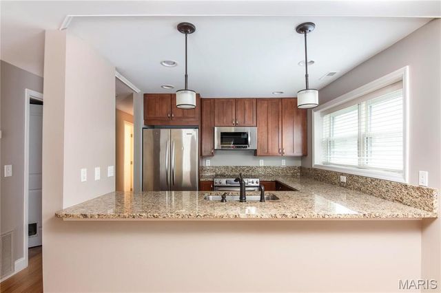 610 Forest 2, St Louis, MO 63105
