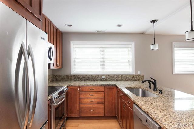 610 Forest 2, St Louis, MO 63105