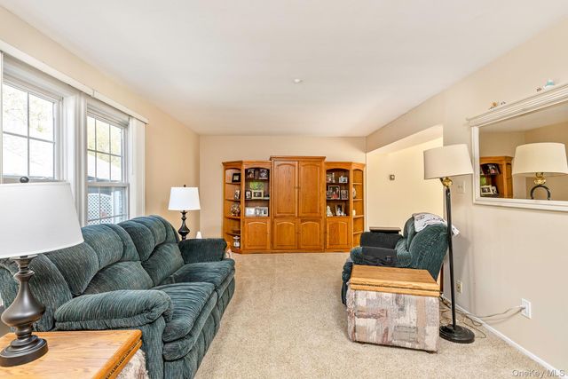14 Petersburg Ct., Coram, NY 11727
