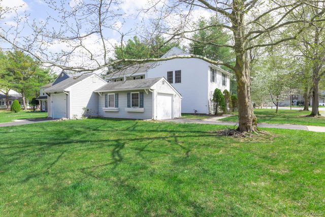 14 Petersburg Ct., Coram, NY 11727