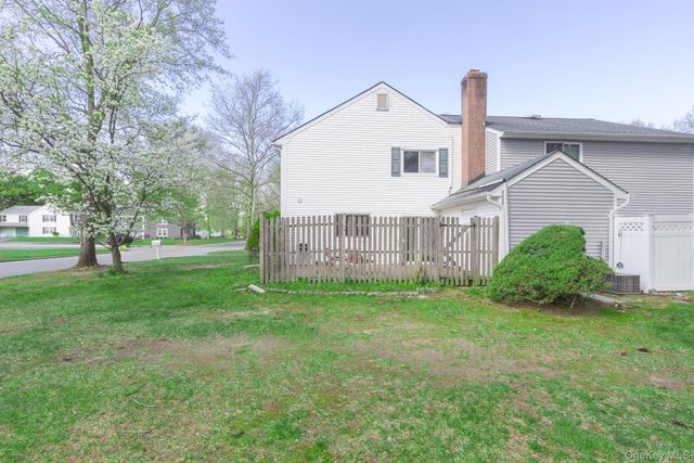 14 Petersburg Ct., Coram, NY 11727