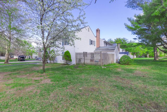 14 Petersburg Ct., Coram, NY 11727
