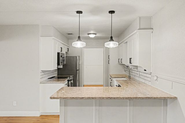 832 Gregory Avenue, Bedford, TX 76022