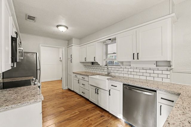 832 Gregory Avenue, Bedford, TX 76022