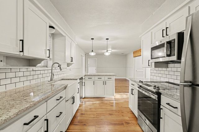 832 Gregory Avenue, Bedford, TX 76022