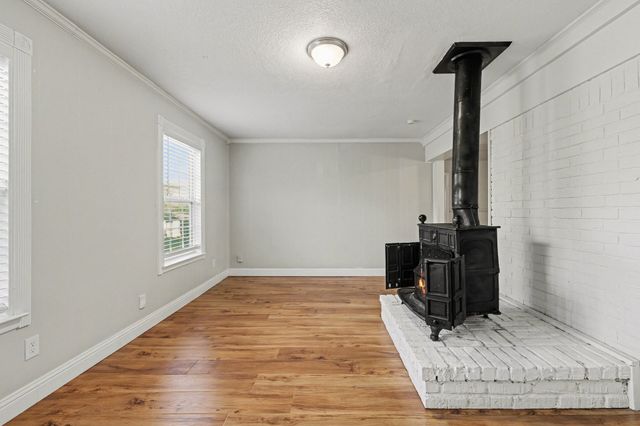 832 Gregory Avenue, Bedford, TX 76022