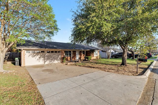 832 Gregory Avenue, Bedford, TX 76022