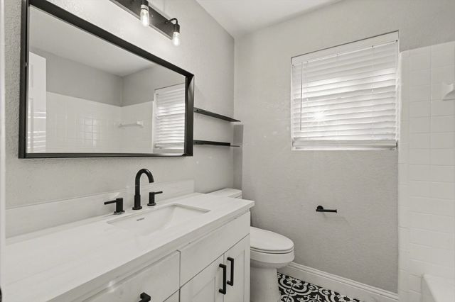 832 Gregory Avenue, Bedford, TX 76022