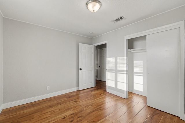 832 Gregory Avenue, Bedford, TX 76022