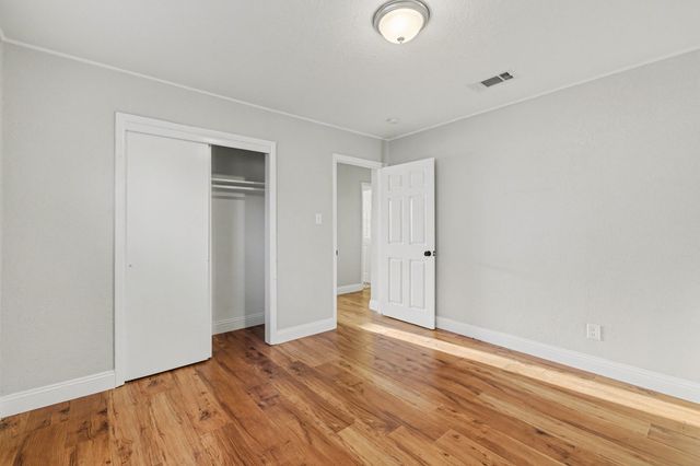 832 Gregory Avenue, Bedford, TX 76022