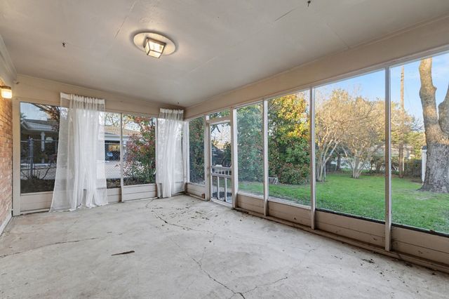 832 Gregory Avenue, Bedford, TX 76022