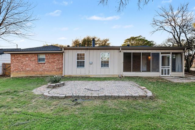 832 Gregory Avenue, Bedford, TX 76022