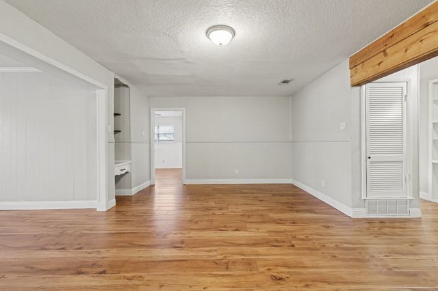 832 Gregory Avenue, Bedford, TX 76022