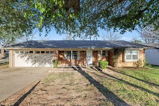 832 Gregory Avenue, Bedford, TX 76022