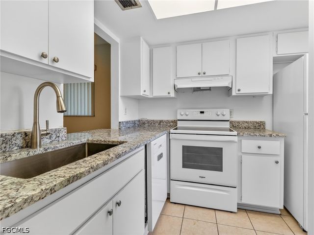 2141 SE 15th PL 110, Cape Coral, FL 33990