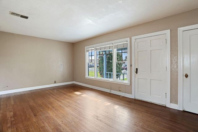 1543 Oxford Way, Stockton, CA 95204