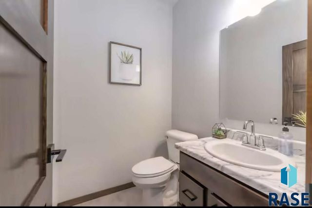 2504 E Copalis Pl, Sioux Falls, SD 57108