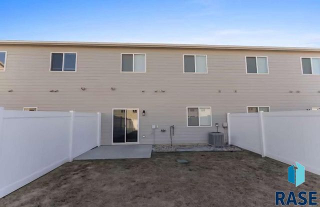 2504 E Copalis Pl, Sioux Falls, SD 57108
