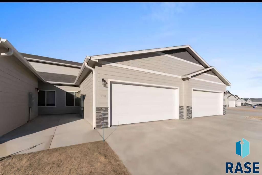 2504 E Copalis Pl, Sioux Falls, SD 57108