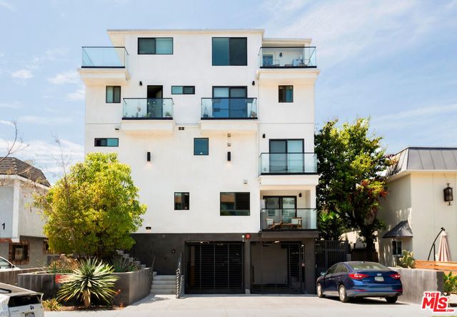 3667 Mentone Avenue 3, Los Angeles, CA 90034