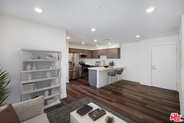 3667 Mentone Avenue 3, Los Angeles, CA 90034