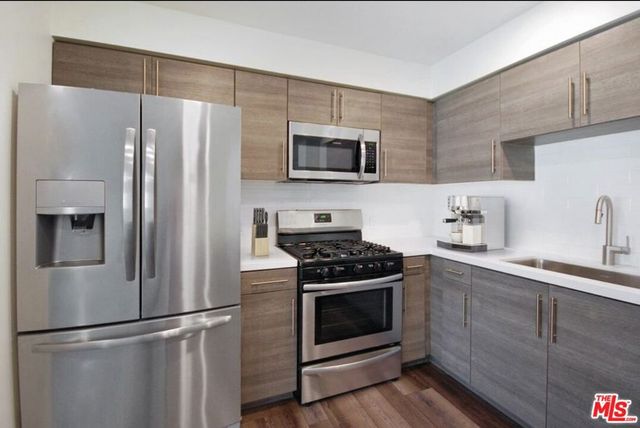 3667 Mentone Avenue 3, Los Angeles, CA 90034