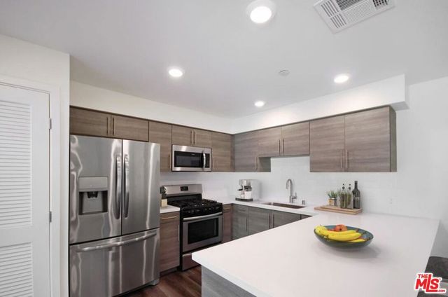 3667 Mentone Avenue 3, Los Angeles, CA 90034