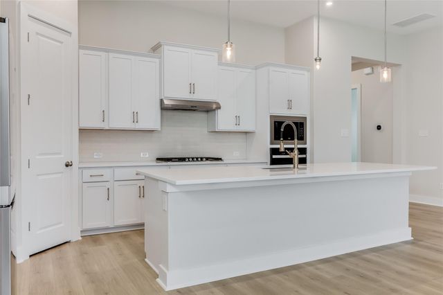 8000 Sunrise Ravine PASS, Lago Vista, TX 78645