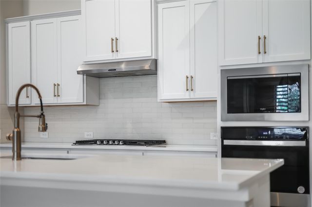 8000 Sunrise Ravine PASS, Lago Vista, TX 78645