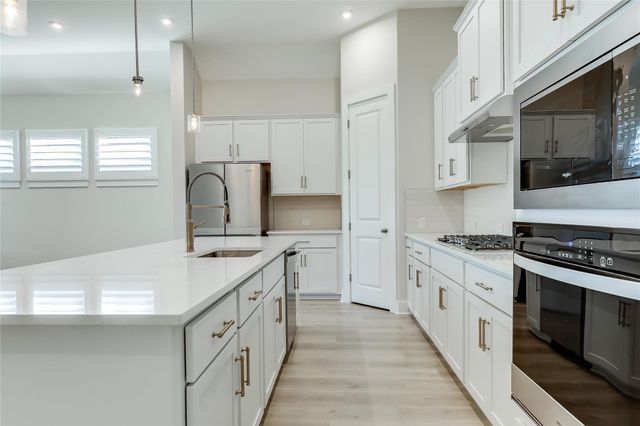 8000 Sunrise Ravine PASS, Lago Vista, TX 78645