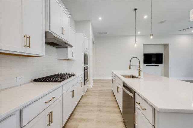 8000 Sunrise Ravine PASS, Lago Vista, TX 78645