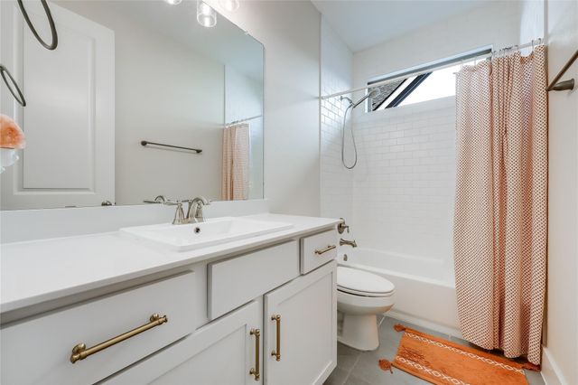 8000 Sunrise Ravine PASS, Lago Vista, TX 78645