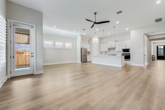 8000 Sunrise Ravine PASS, Lago Vista, TX 78645